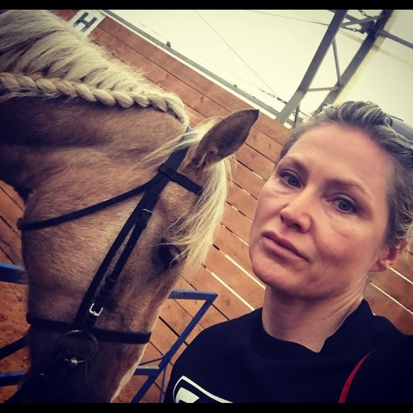 Meet your Posher, Alexa - Picture 4 of 5